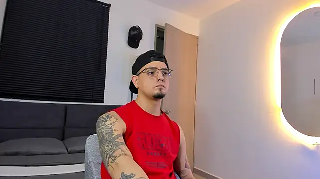 alejandro_calderon1 Show in webcam