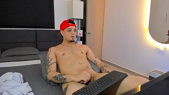 alejandro_calderon1 Show in webcam