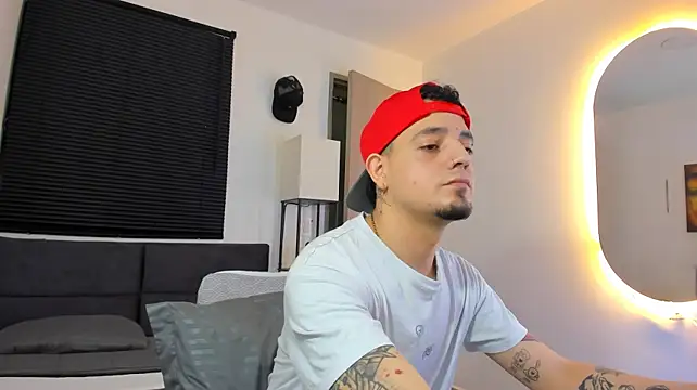 alejandro_calderon1 Show in webcam