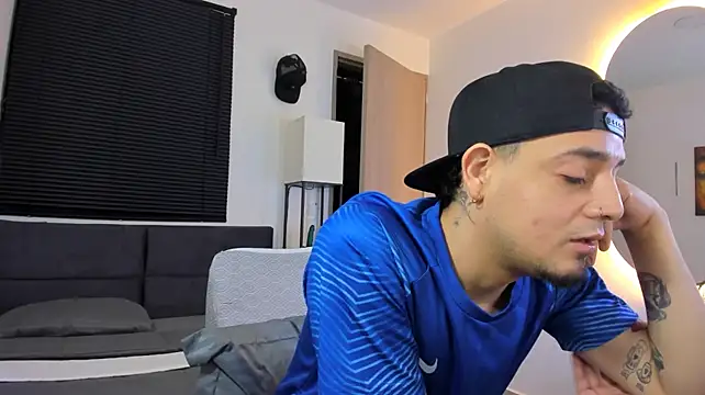 Show modela alejandro_calderon1 na web-kameri