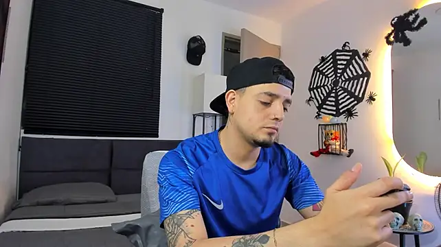 alejandro_calderon1 Adlı Modelin Web Kamerası Şovu