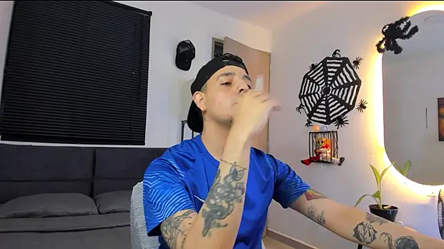 Pokazy przed kamerką – alejandro_calderon1