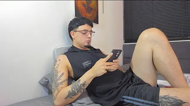 alejandro_calderon1 Show in webcam