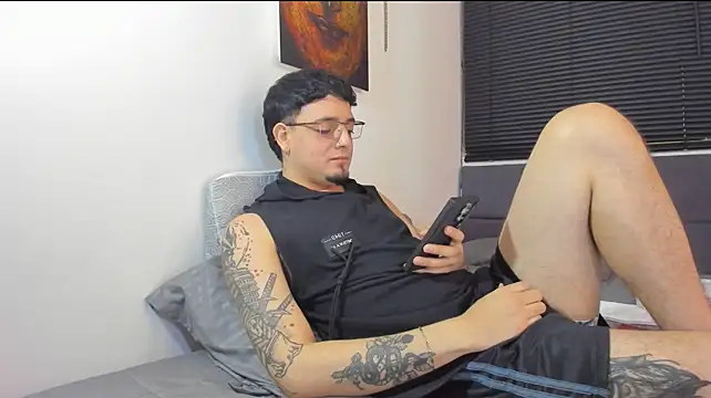 alejandro_calderon1 Show in webcam