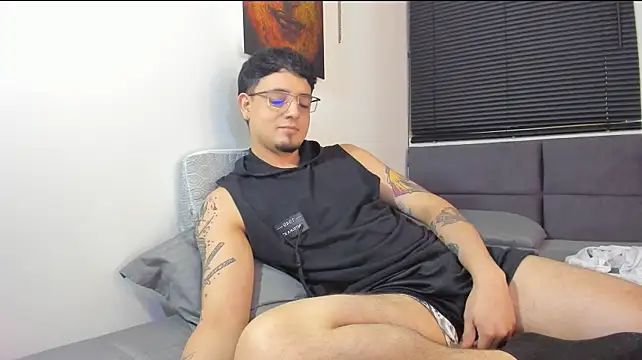 Show modela alejandro_calderon1 na web-kameri