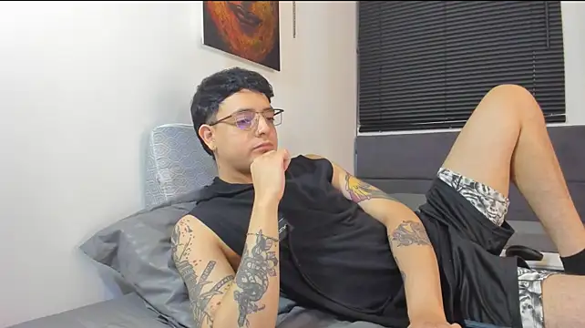 alejandro_calderon1's Webcam Show