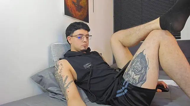 Show modela alejandro_calderon1 na web-kameri