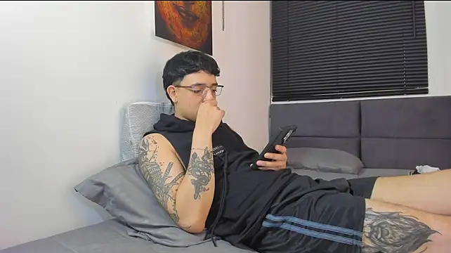 Show modela alejandro_calderon1 na web-kameri