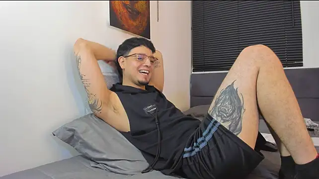 alejandro_calderon1's Webcam Show