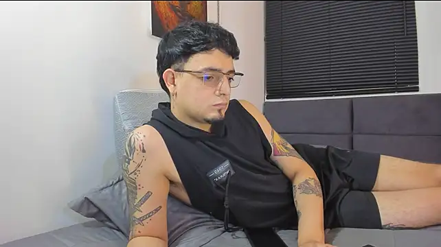 alejandro_calderon1 Show in webcam
