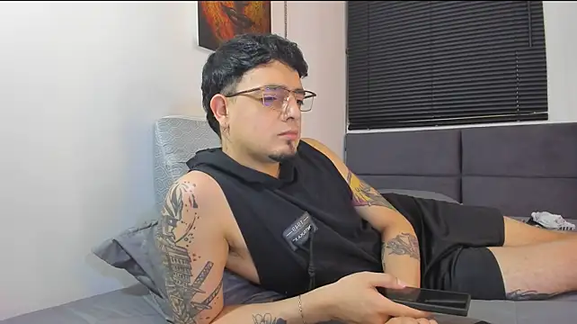 alejandro_calderon1's Webcam Show