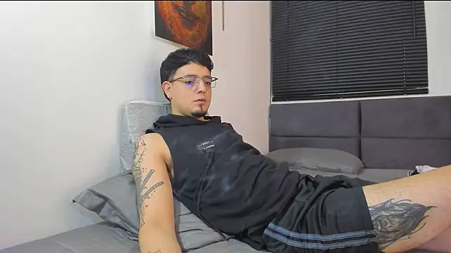 Show modela alejandro_calderon1 na web-kameri