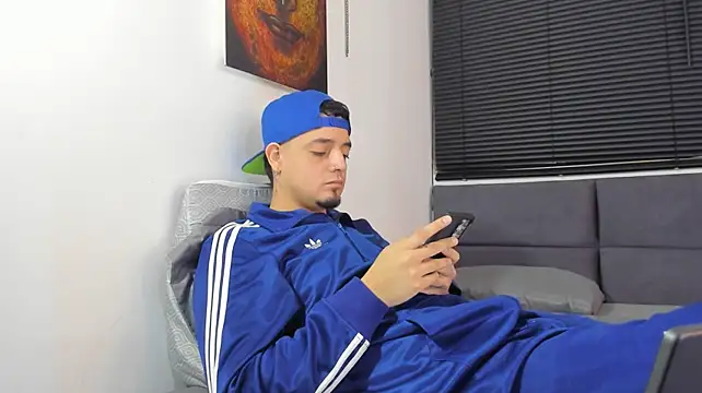 alejandro_calderon1 Show in webcam