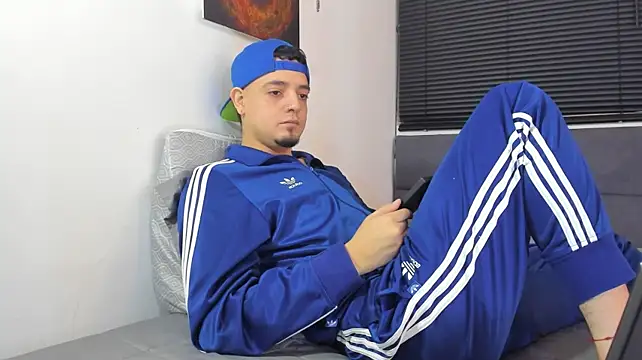 Show modela alejandro_calderon1 na web-kameri