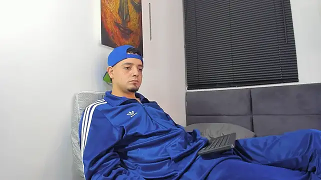 alejandro_calderon1 Show in webcam