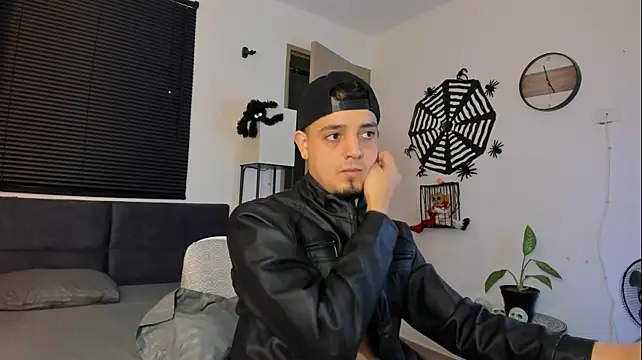 alejandro_calderon1 Adlı Modelin Web Kamerası Şovu