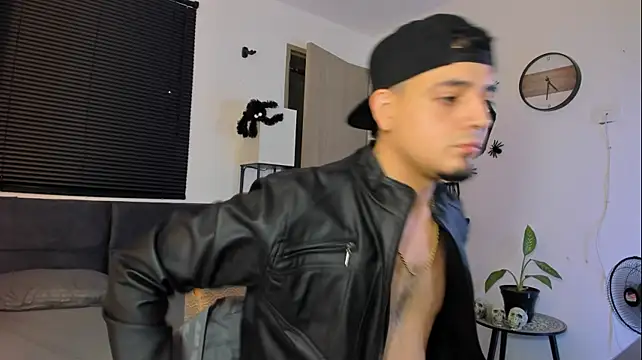 alejandro_calderon1 Adlı Modelin Web Kamerası Şovu