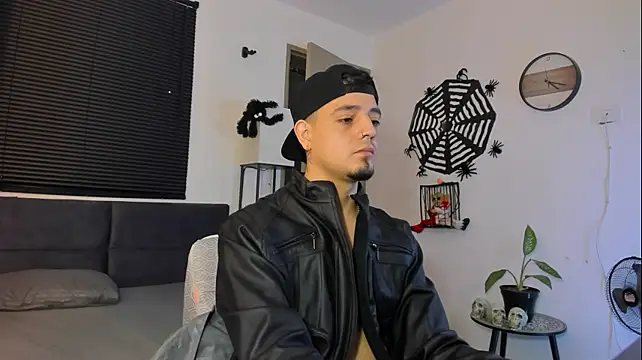 alejandro_calderon1 Show in webcam