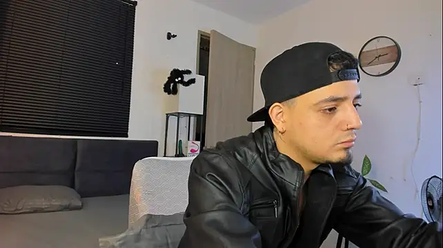 alejandro_calderon1 Adlı Modelin Web Kamerası Şovu