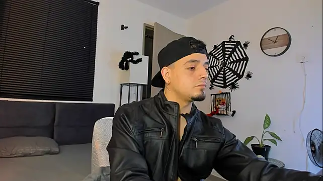 alejandro_calderon1 Show in webcam