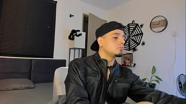 alejandro_calderon1 Show in webcam