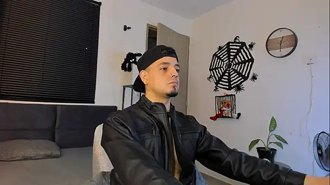 alejandro_calderon1 Show in webcam