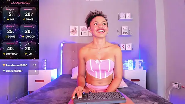 EmilyCoast-1's Live XXX Chat