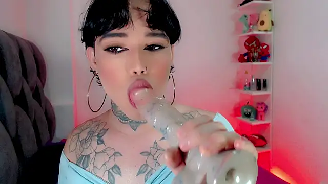 Pokazy przed kamerką – little_star_porn