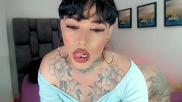 Pokazy przed kamerką – little_star_porn