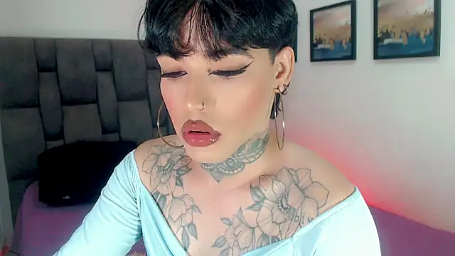 Pokazy przed kamerką – little_star_porn