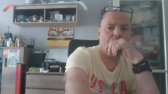 -Titus- Show in webcam