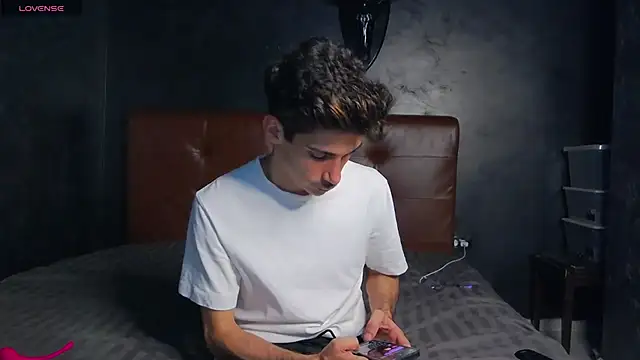 DanielCrush1's Webcam Show