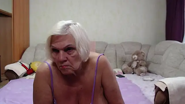 Blondebomb's Live Chat Room