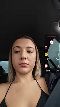 KarlaLuar_ Pertunjukan Webcam