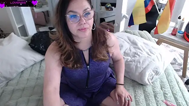 Myrnasexxx's Live XXX Chat