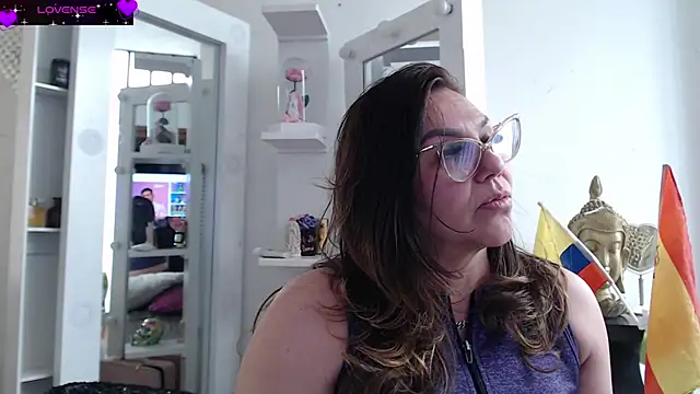 Chatroom XXX en direct de Myrnasexxx