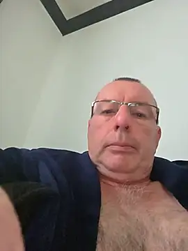 הופעת וובקאם של omene8