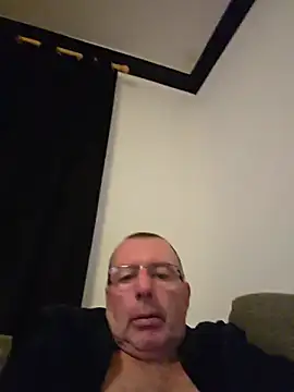 הופעת וובקאם של omene8