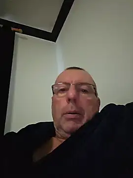 omene8 Show in webcam