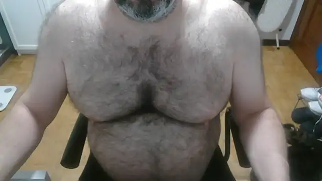 mikeyhotbear Show Webcam