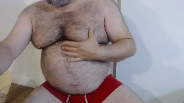הופעת וובקאם של mikeyhotbear