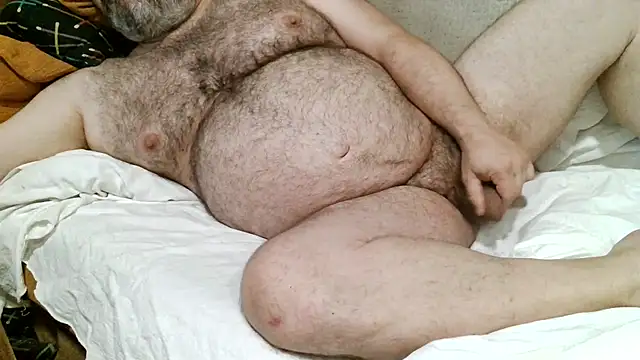 mikeyhotbear Show in webcam