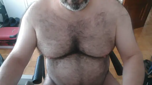 mikeyhotbear's Webcam Show