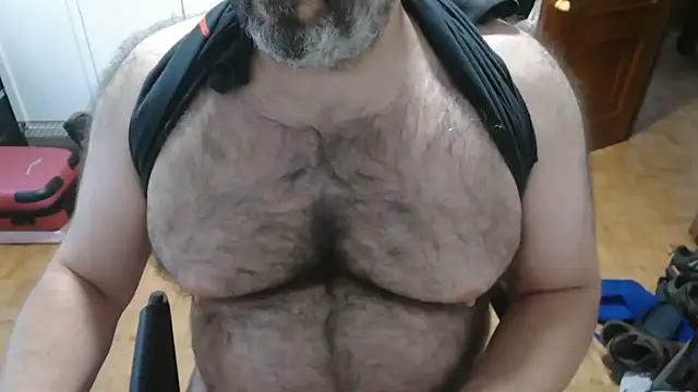 Show modela mikeyhotbear na web-kameri