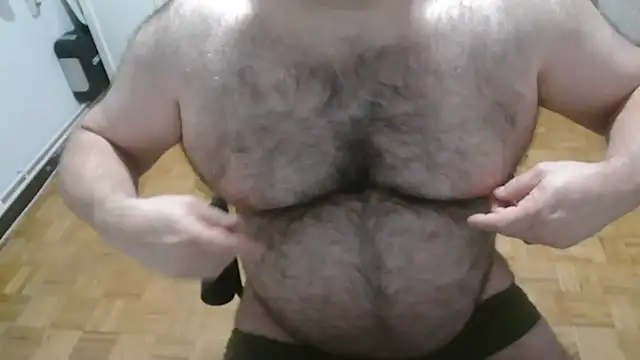 mikeyhotbearn Webbikameraesitys