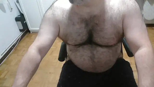 mikeyhotbear webcam show