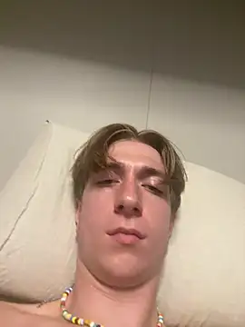 aleeebigcum Show in webcam
