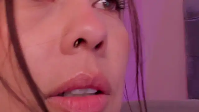 צ'אט XXX בשידור חי של ErikaBenz_