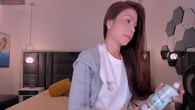 ErikaBenz_'s Live XXX Chat
