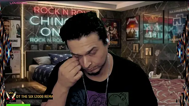chino_roz Show in webcam
